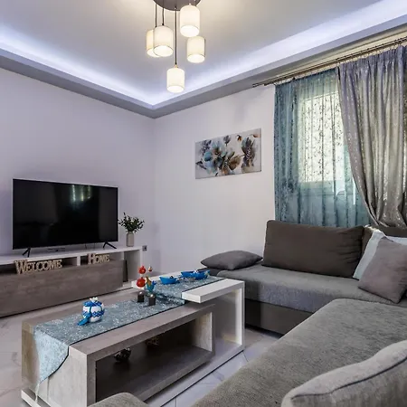 アパート Nevila House 1