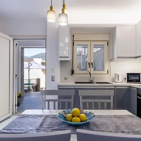 Nevila House 1 アパート