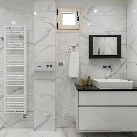 Nevila House 1 アパート