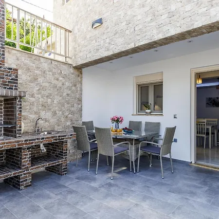 Nevila House 1 Σκόπελος