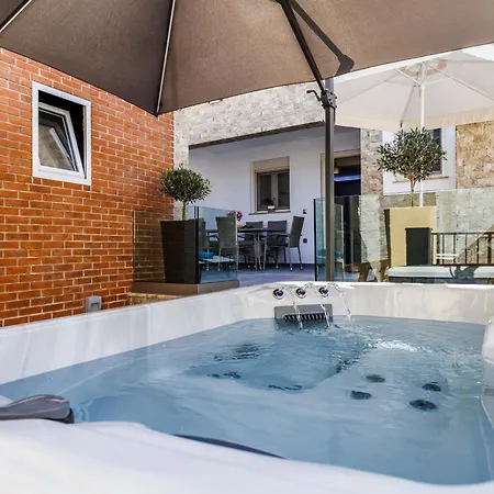 Nevila House 1 * スコペロス